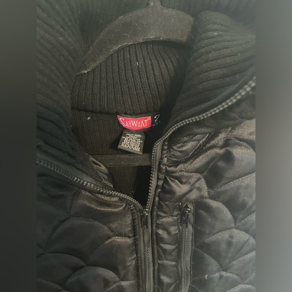 Black Puffer Vest - Picture 2 of 3